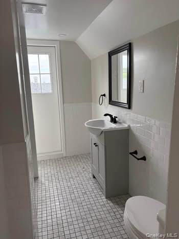 Building Photo - 26 N Terrace Ave