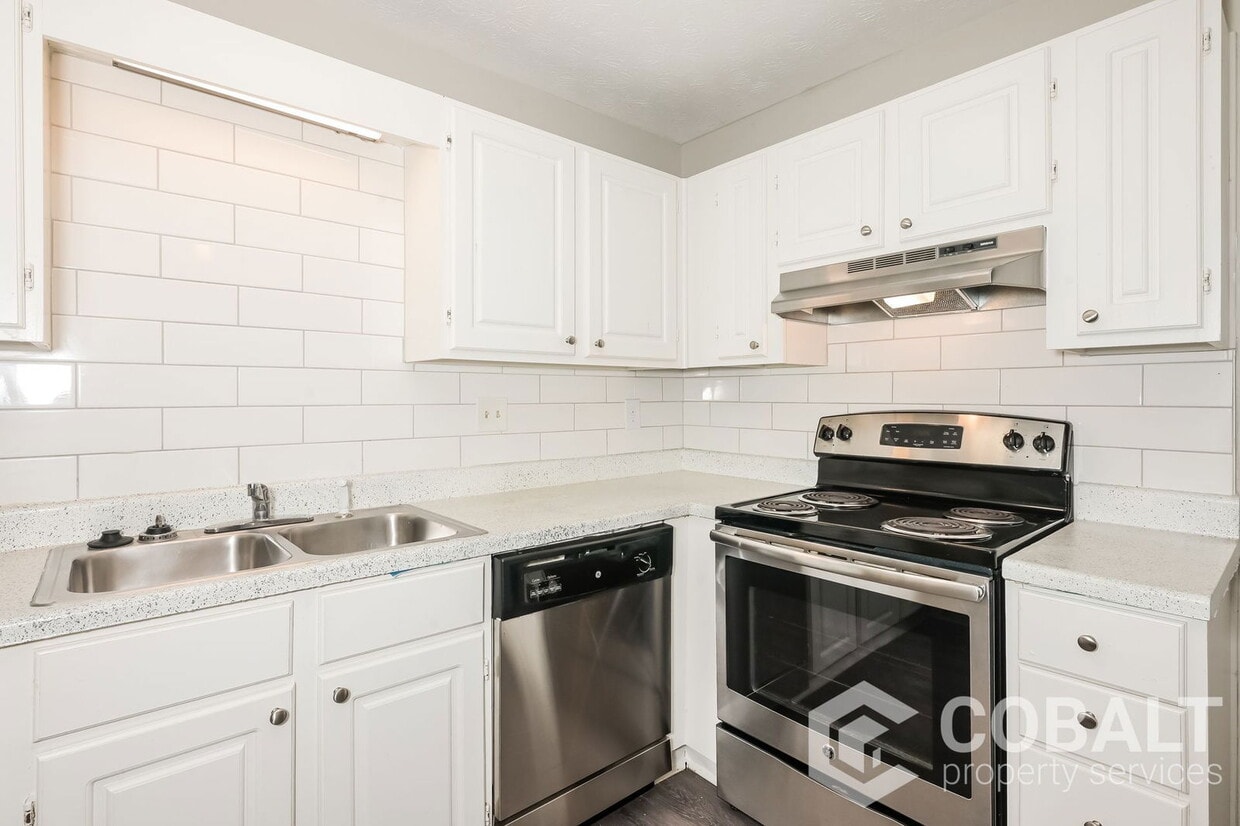 Photo - 416 Creekview Ct