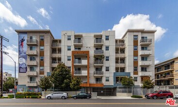 Building Photo - 436 S Virgil Ave