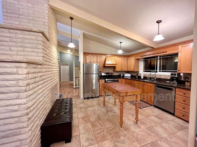 Foto del edificio - 129 E Wiser Lake Rd