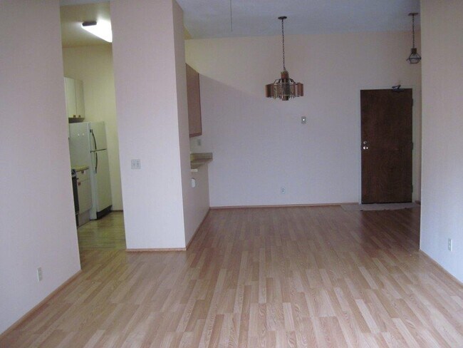 Foto del edificio - 8324 Regents Rd