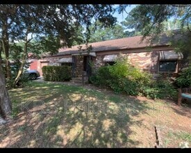 Building Photo - 418 Eastwood Dr