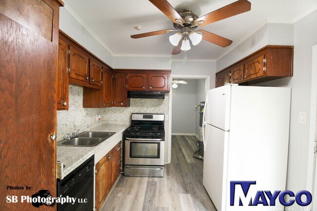 Building Photo - 3 bedroom 1 bath HOUSE in Southern Hills!