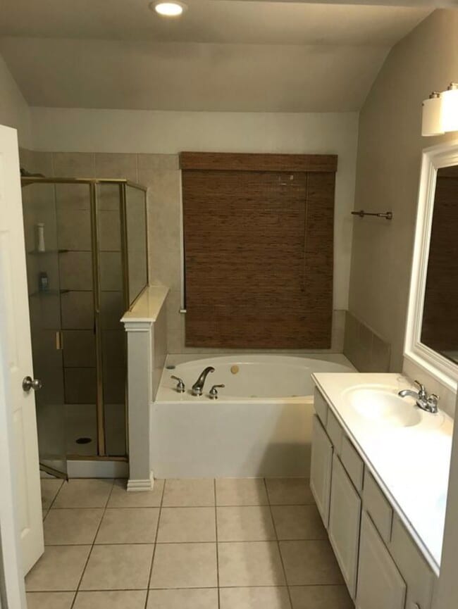 Building Photo - 4843 Kingsway Dr