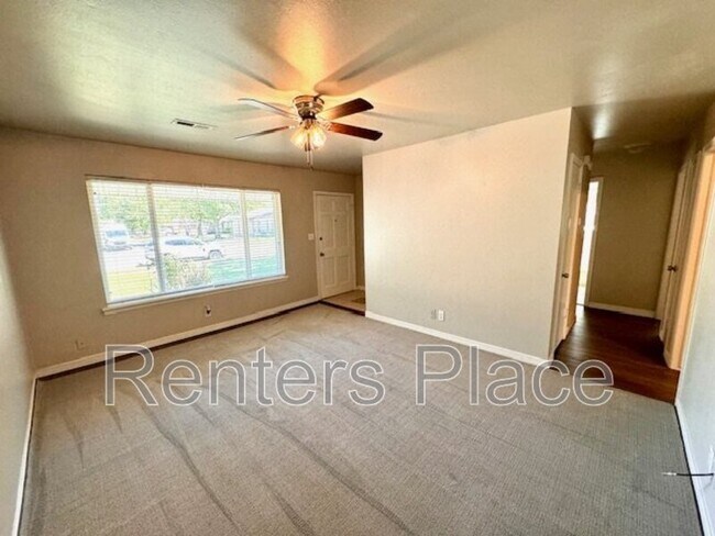 Foto del edificio - 12324 E 25th St
