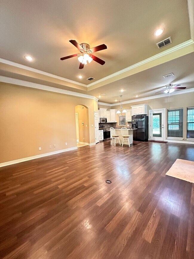 Building Photo - Heart of Benton on just under an acre of l...