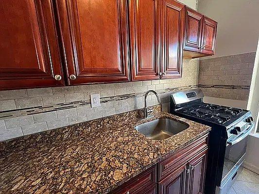 Foto del edificio - 2 bedroom in Bronx NY 10465