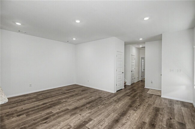 Building Photo - 406 W Cloud Dr