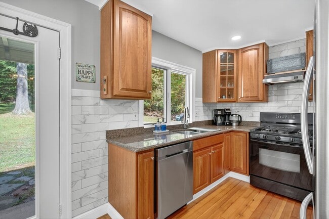 Building Photo - 1017 Bruyn Turnpike