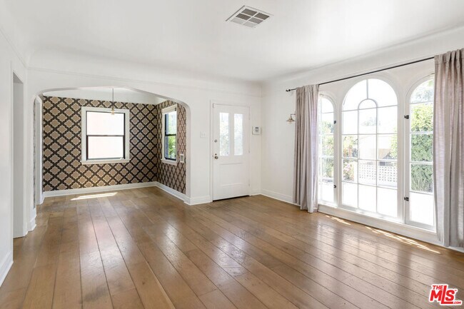 Foto del edificio - 3305 Wood Terrace