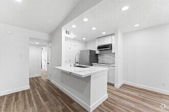 Building Photo - 17331 Red Oak Dr
