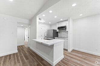 Building Photo - 17331 Red Oak Dr