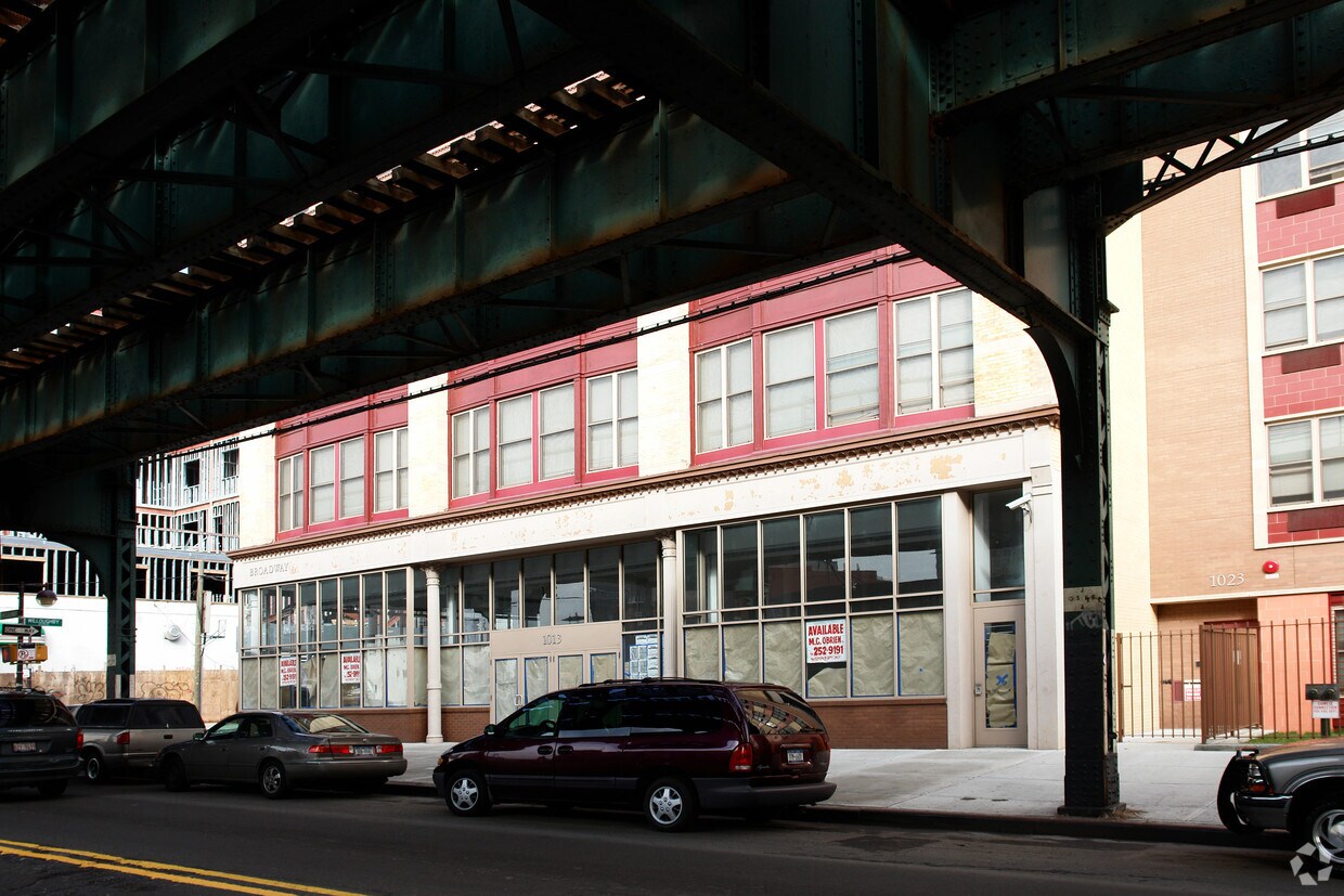 Building Photo - 1013 Broadway
