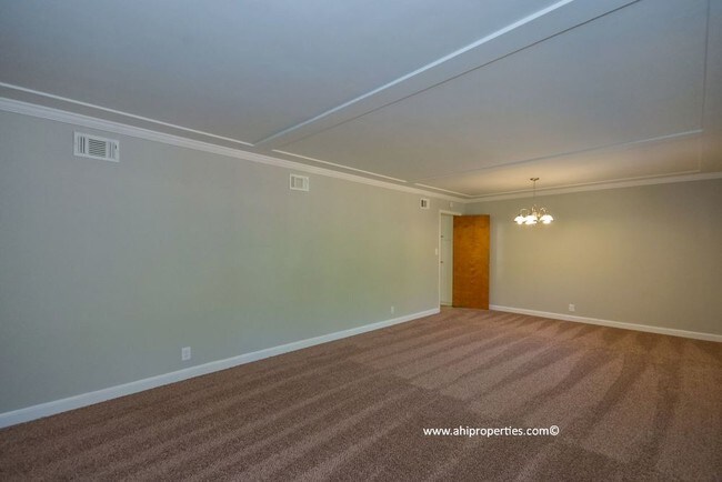 Foto del edificio - 2800 Montrose Avenue