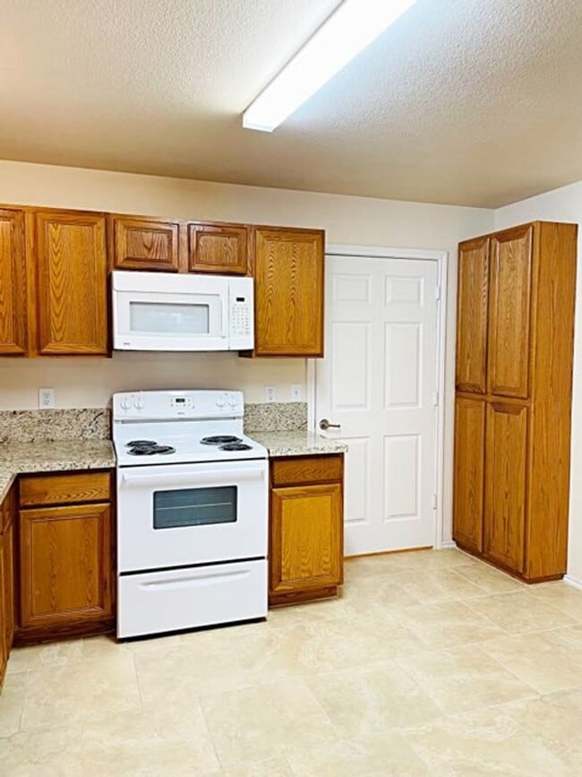 Foto del edificio - 2235 Toledo St