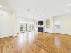 Building Photo - 11025 Sherwood Grv