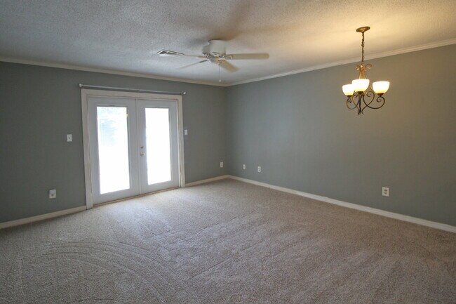 Foto del edificio - Northeast Pensacola 2BR Townhome with Private Patio, Partially Fenced Yard & Jack-and-Jill Bath