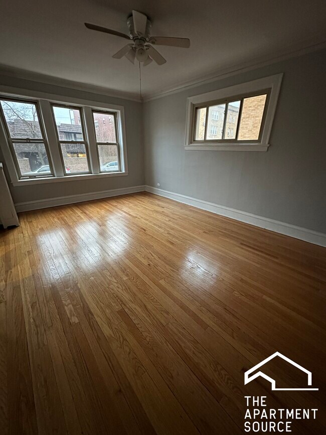 Building Photo - 3442 W Foster Ave