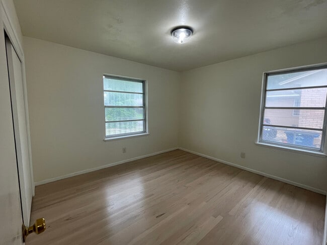 Foto del edificio - 9317 Rustown Dr