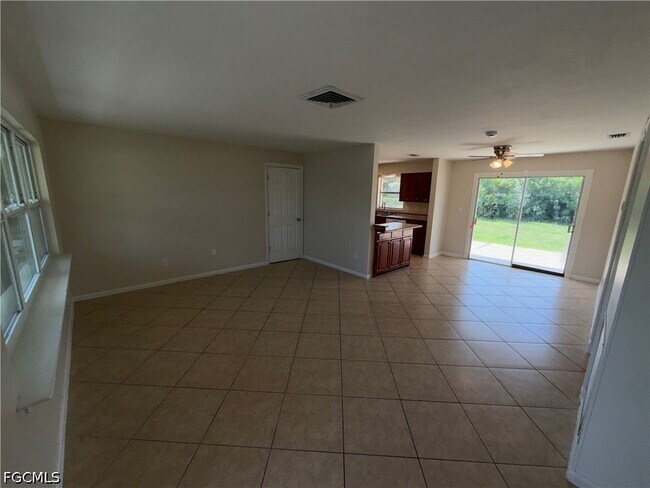 Foto del edificio - 1101 Leeland Heights Blvd E