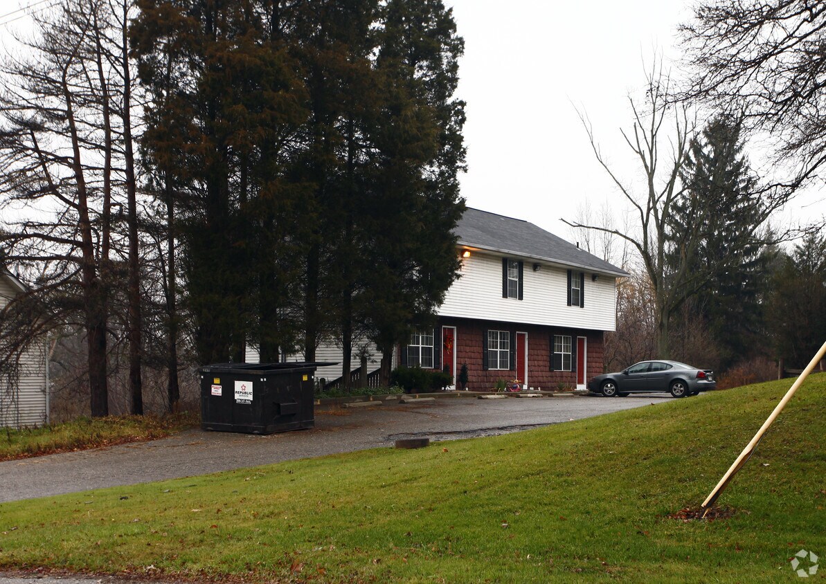 Foto del edificio - 675-685 Tallmadge Rd
