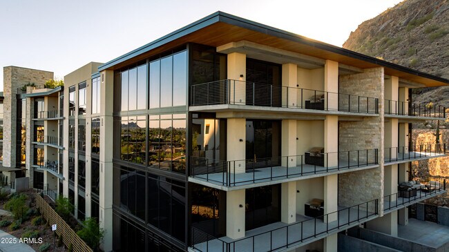 Building Photo - 6302 E Camelback Rd