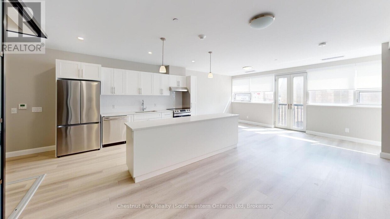 Primary Photo - 2-202 Quebec St
