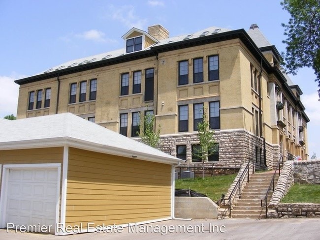 Building Photo - 1040 Orville Ave