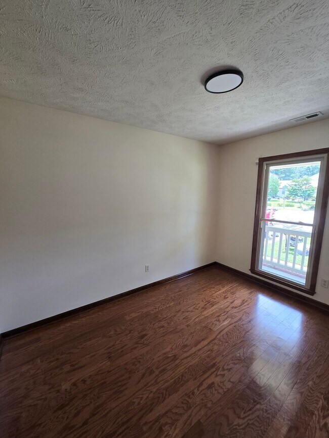 Foto del edificio - 7574 Beverly Dr