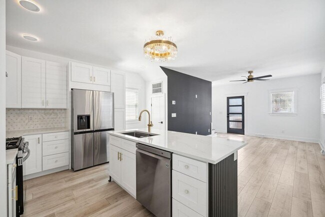 Foto del edificio - Tastefully Renovated Downtown Charleston Home