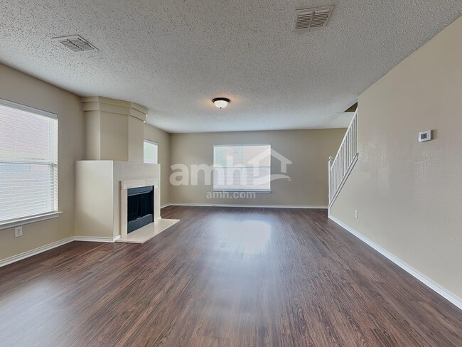 Foto del edificio - 3332 Chapel Ridge Way