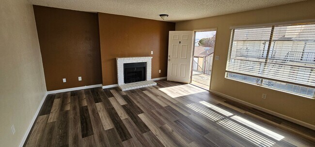 Foto del edificio - 825 Capehart Ct