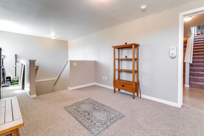 Building Photo - 799 Lookout Point Cir