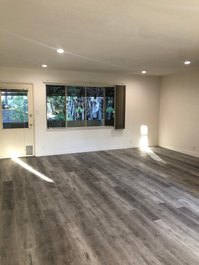 Foto principal - 13709 Milbank St