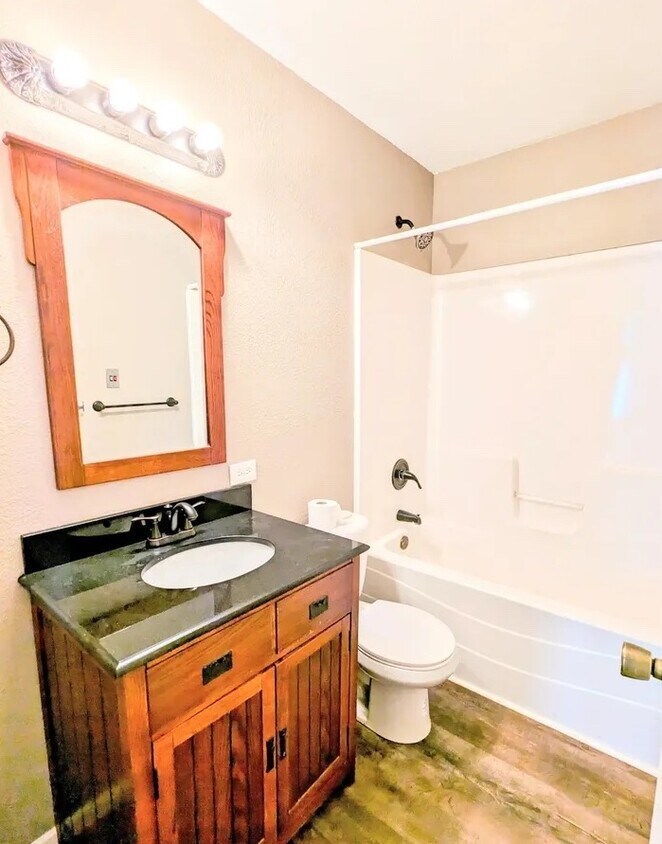 Foto del edificio - 103 W Circle Dr