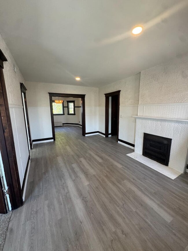 Building Photo - 504 N Roosevelt Ave