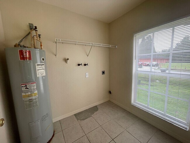 Building Photo - 2 br, 2 bath House - 1001 Fox Lake Drive