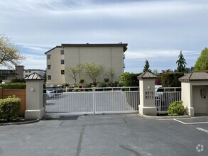 Building Photo - 9715 NE Juanita Dr