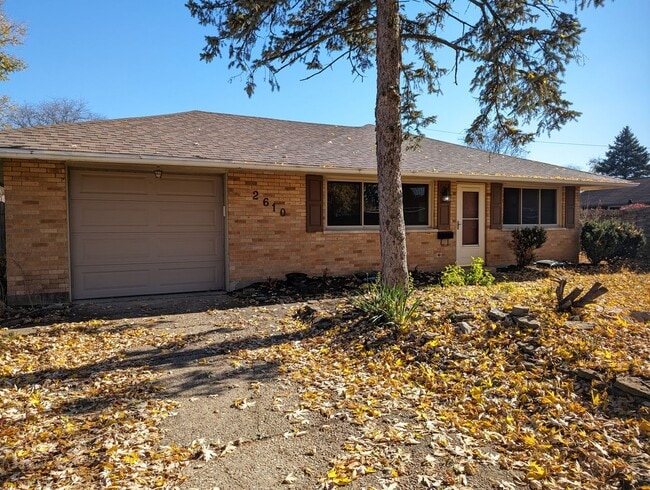 Building Photo - Available for lease! Conveniently located ...