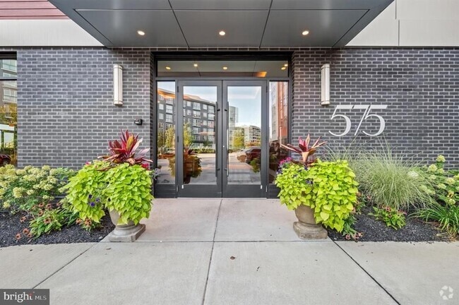 Building Photo - 575 S Goddard Blvd