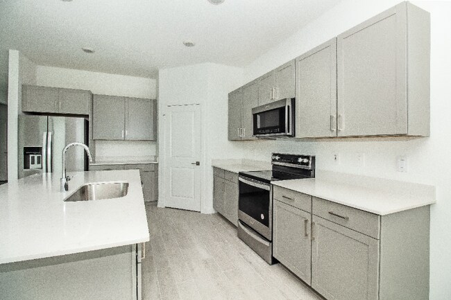Building Photo - 5729 SE Sky Blue Cir