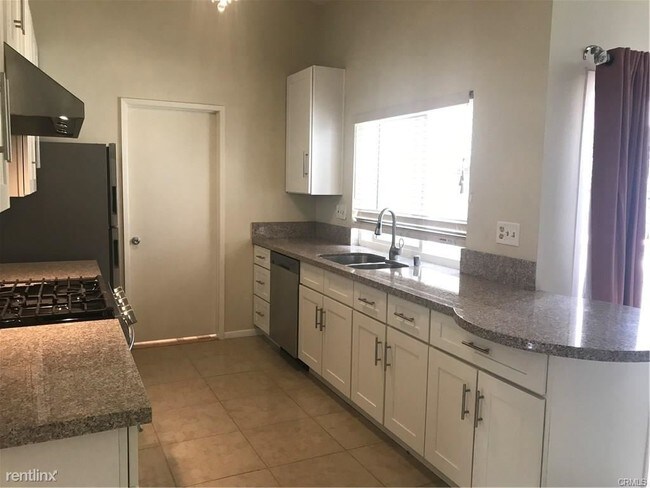 Foto del edificio - 4 br, 2 bath  - 2718 S Deegan Dr