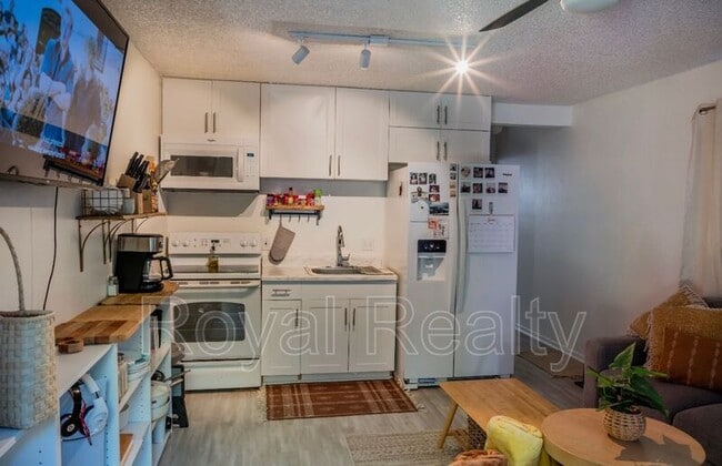 Building Photo - 2136 Konou Pl