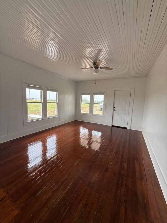 Building Photo - Charming Country Home w/ Horse Accommodations