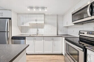 Interior Photo - 4141 Bathurst
