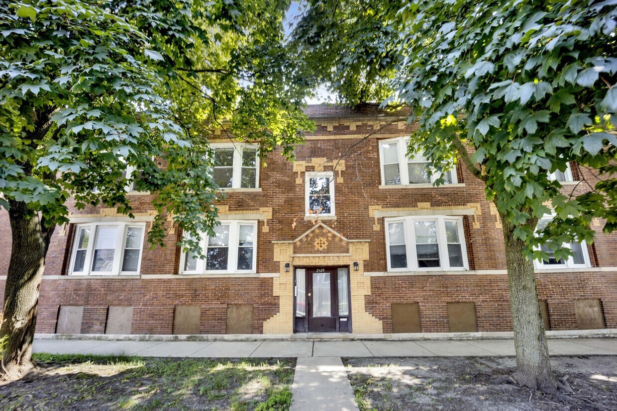 Foto principal - 2519 W Altgeld St