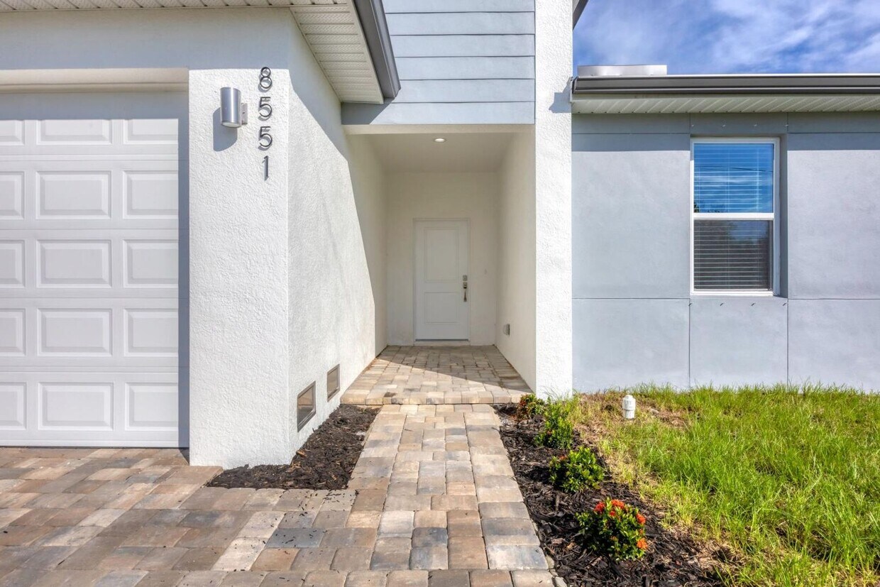 Primary Photo - Duplex Unit For Rent In Port Charlotte