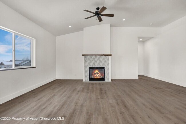 Fotografía del edificio - 340 Lake View Rd