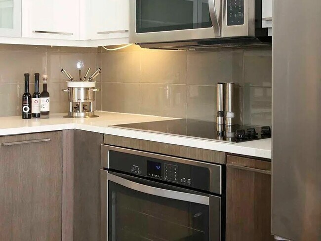 Photo - Experience Luxury Living in the Heart of H... Apartment