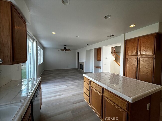 Foto del edificio - 4210 Cloudywing Rd